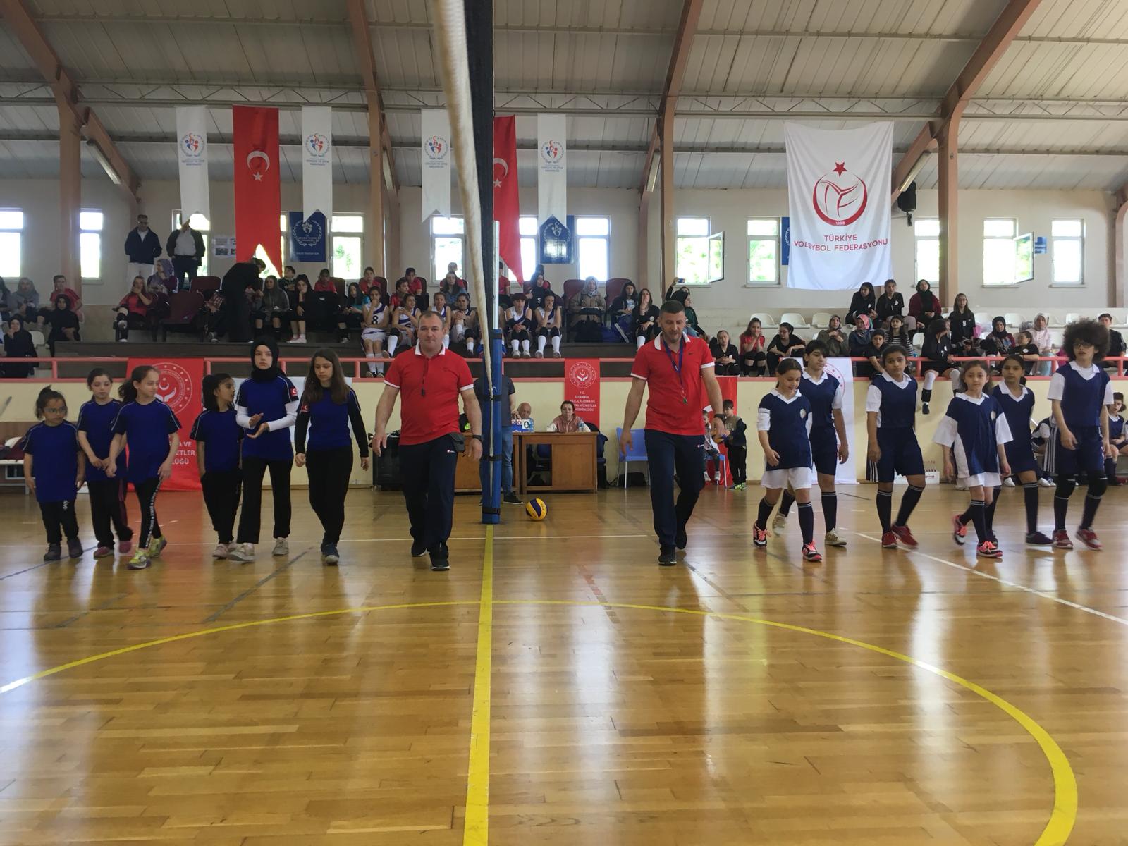 Küçük hanımlar ve küçük beyler hünerlerini sahalara taşıdı 