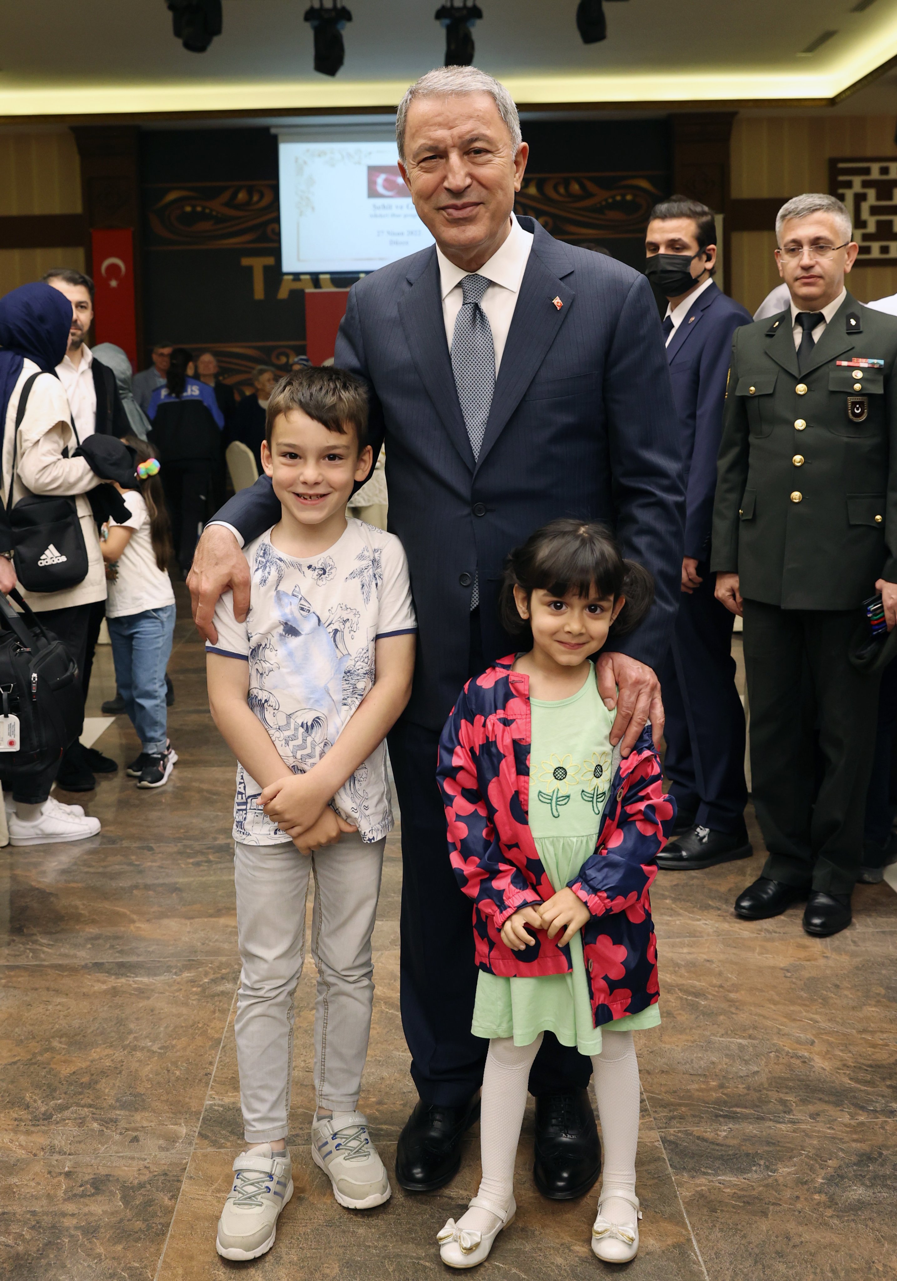 Millî Savunma Bakanı Hulusi Akar, Şehit Aileleri ve Gazilerle İftarda Bir Araya Geldi - fotoğraf 2