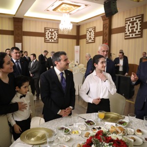 Millî Savunma Bakanı Hulusi Akar, Şehit Aileleri ve Gazilerle İftarda Bir Araya Geldi - fotoğraf 15