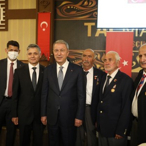 Millî Savunma Bakanı Hulusi Akar, Şehit Aileleri ve Gazilerle İftarda Bir Araya Geldi - fotoğraf 27