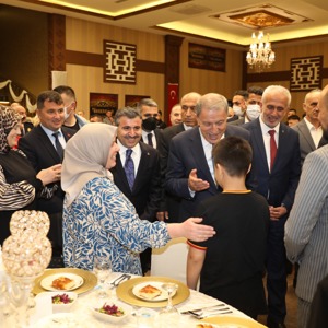 Millî Savunma Bakanı Hulusi Akar, Şehit Aileleri ve Gazilerle İftarda Bir Araya Geldi - fotoğraf 26