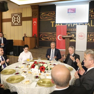 Millî Savunma Bakanı Hulusi Akar, Şehit Aileleri ve Gazilerle İftarda Bir Araya Geldi - fotoğraf 30