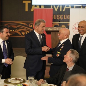 Millî Savunma Bakanı Hulusi Akar, Şehit Aileleri ve Gazilerle İftarda Bir Araya Geldi - fotoğraf 31