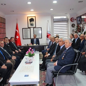 MUĞLA ŞEHİT AİLELERİ YARDIMLAŞMA VE DAYANIŞMA DERNEĞİNE BAYRAM ZİYARETİ - fotoğraf 1