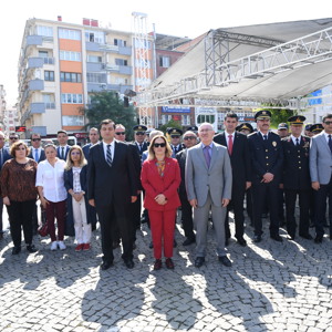 Vali Funda Kocabıyık "15 Temmuz, Türk Milletinin tek yürek, tek bilek olarak kazandığı demokrasi zaferidir" - fotoğraf 2