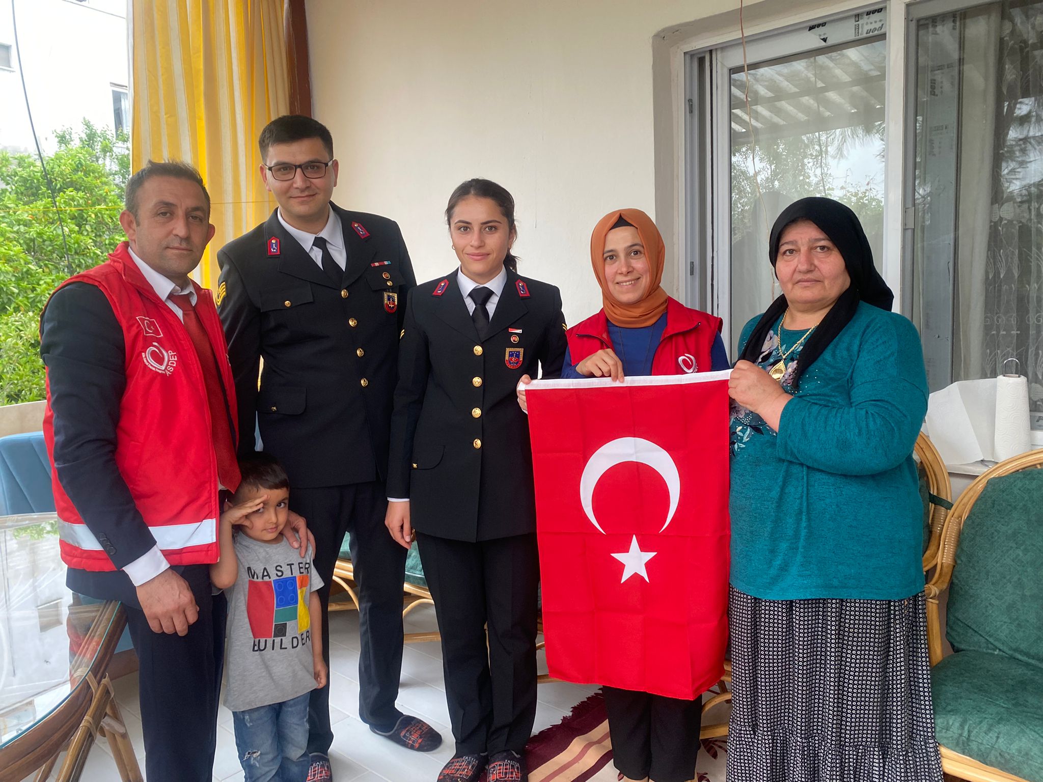 "Bacağım, Kolum, Gözüm Olmadan Yaşayabilirim ama Vatanım Olmadan Yaşayamam.” Diyen Gazilerimizin ve Şanlı Bayrağımız Yere Düşmesin Diye Canlarını Feda Eden Mukaddes Şehitlerimizin Ailelerini Ziyaret Edip Bayramlarını Kutladık