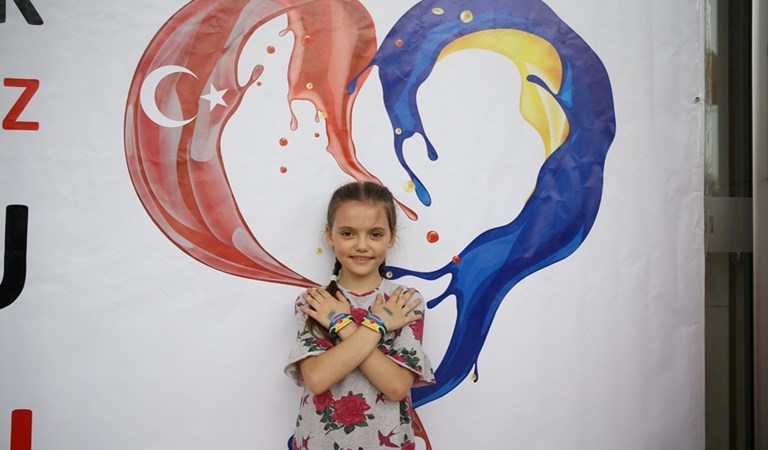 Savaş mağduru Ukraynalı çocuklara Türkiye yuva oldu