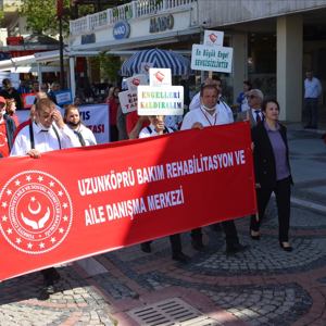 Engelliler Haftası Kapsamında Yayalar ile Kortej Yürüyüşü,  Araçlar ile Konvoy Düzenlendi - fotoğraf 2
