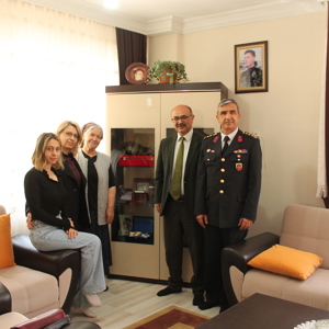 Anneler Günü’nde Şehit ve Engelli Anneleri Ziyaret Edildi - fotoğraf 2