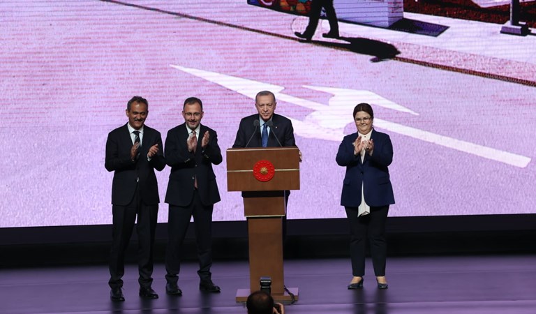 Cumhurbaşkanı Erdoğan ve Bakanımız Derya Yanık Özel Eğitim Okullarına Spor Malzemesi Dağıtım Töreni'ne Katıldı 