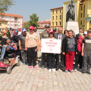 15-21 Mayıs Aile Haftası Kapsamında “Biz, Büyük Bir Aileyiz” Yürüyüşü Gerçekleşti - fotoğraf 6