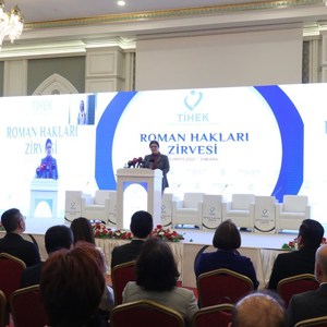 Aile ve Sosyal Hizmetler Bakanımız Derya Yanık, Roman Hakları Zirvesi'ne Katıldı - fotoğraf 2
