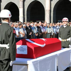 İl Müdürümüz Sn. Muzaffer AKÇAM,  Şehit Uzm. Çvş. Muhammed Serttaş'ın Cenaze Törenine Katıldı - fotoğraf 1