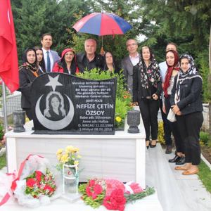 Şehit Polis Memurumuz Nefize ÇETİN ÖZSOY Kabri Başında Anıldı - fotoğraf 5