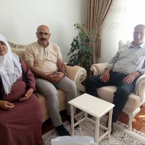 İl Müdürümüz Abdulbari AKSOY’dan Şehidimiz Asteğmen Cengiz USLU’nun Babasına Babalar Günü ziyareti - fotoğraf 1