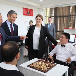Bakanımız Derya Yanık Engelsiz Yaşam Merkezini Ziyaret Etti - fotoğraf 4