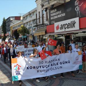 Koruyucu Aile Gününde Kortej Yürüyüşü Gerçekleştirildi - fotoğraf 1