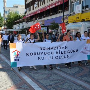 Koruyucu Aile Gününde Kortej Yürüyüşü Gerçekleştirildi - fotoğraf 3