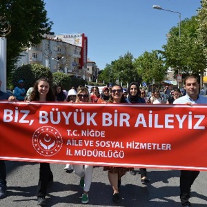 Koruyucu  Aile günü münasebetiyle Kortej yürüyüşümüz gerçekleştirilmiştir - fotoğraf 1