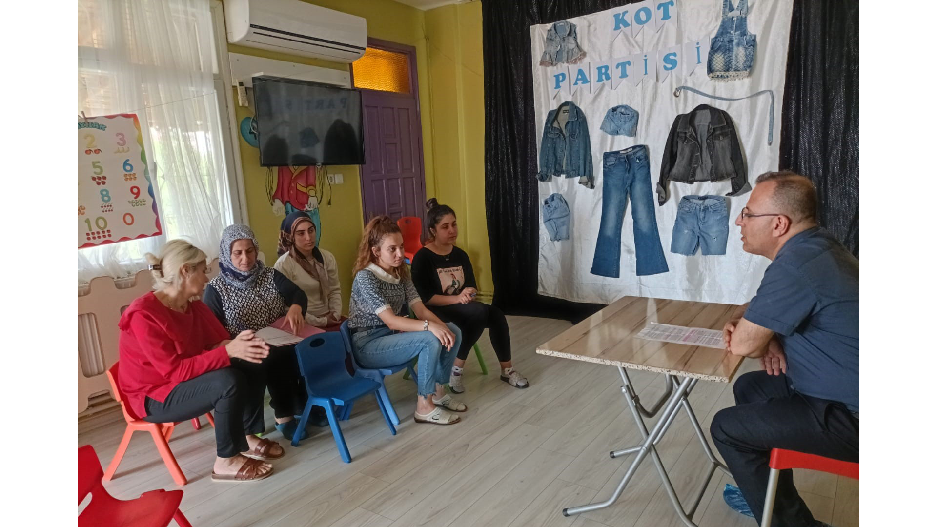 Reyhanlı Nazlım Gündüz Bakımevi personeli ve velilerine “Dijital Risklere Karşı Çocukların Güvenliği” konulu seminer verildi.