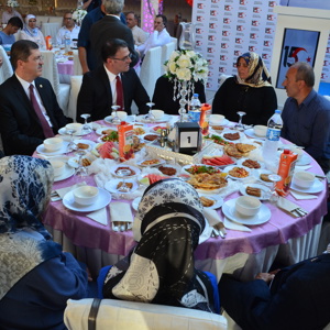 15 Temmuz Demokrasi Şehitlerimiz ve Gazilerimiz Anısına Yemek Düzenlendi - fotoğraf 1