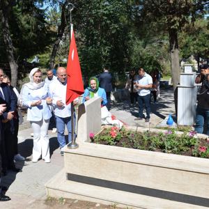 15 Temmuz Demokrasi ve Milli Birlik Günü Kapsamında  Şehitlerimizin Kabirleri Ziyaret Edildi - fotoğraf 2