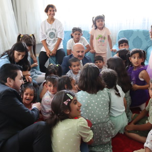 ÇOCUK EVLERİ SİTESİNE  BAYRAM ZİYARETİ - fotoğraf 2