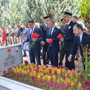 15 Temmuz Milli Birlik Günü Etkinlikleri Kapsamında Şehitlik Ziyaret Edildi - fotoğraf 4