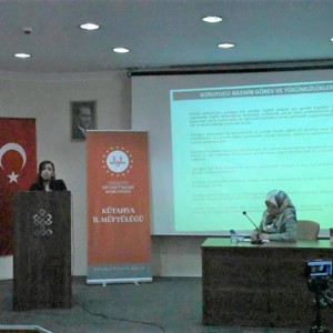 Kütahya İl Müftülüğü ile Aile ve Sosyal Hizmetler İl Müdürlüğümüz işbirliğiyle “Bir Yetime Aile Olmak “ Konulu Panel Düzenlendi - fotoğraf 1