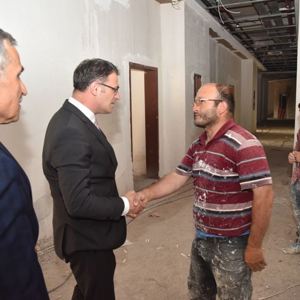 Valimiz Sayın Dr. Ozan BALCI Huzurevi İnşaatında İncelemelerde Bulundu - fotoğraf 2