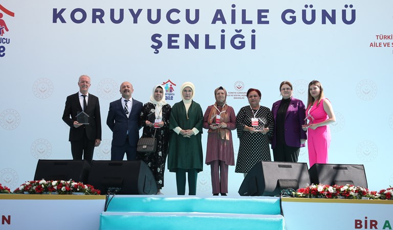 Sayın Emine Erdoğan Hanımefendi ve Bakanımız Sayın Derya Yanık Koruyucu Aile Günü Şenliğine Katıldı