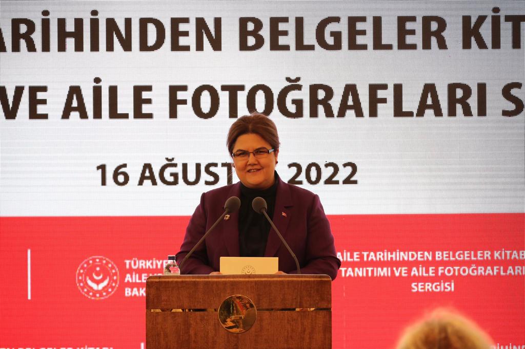 Bakanımız Derya Yanık "Aile Tarihinden Belgeler Kitabı"nı Tanıttı