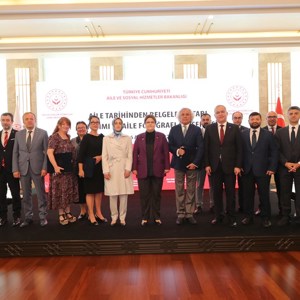 Bakanımız Derya Yanık "Aile Tarihinden Belgeler Kitabı"nı Tanıttı - fotoğraf 7