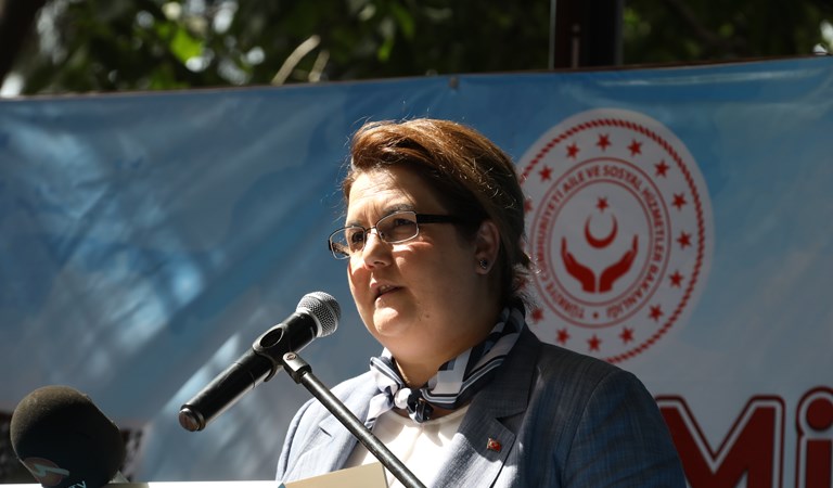 Bakanımız Derya Yanık, Andırın’da "Ailemizin Çınarları Festivali"ne Katıldı