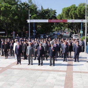 MUĞLA'DA 19 EYLÜL GAZİLER GÜNÜ ATATÜRK  ANITINDA TÖRENLE KUTLANDI. - fotoğraf 1