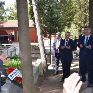 Şehit Üsteğmen Efkan Yıldırım ve Şehit Öğretmen Adnan Tunca  Kabri Başında Anıldı - fotoğraf 4