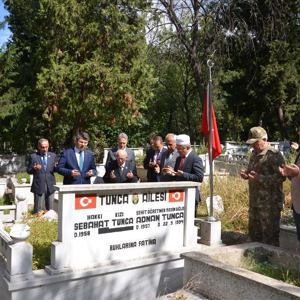 Şehit Üsteğmen Efkan Yıldırım ve Şehit Öğretmen Adnan Tunca  Kabri Başında Anıldı - fotoğraf 7