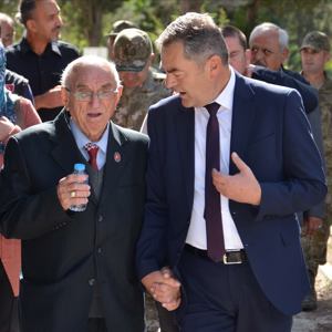 Şehit Üsteğmen Efkan Yıldırım ve Şehit Öğretmen Adnan Tunca  Kabri Başında Anıldı - fotoğraf 9