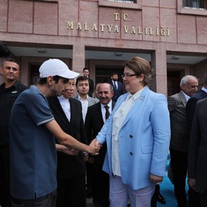 Bakanımız Derya Yanık Malatya'da Piyade Üsteğmen Serkan Erkuş’un Cenaze Törenine Katıldı - fotoğraf 5