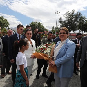 Bakanımız Derya Yanık Malatya'da Piyade Üsteğmen Serkan Erkuş’un Cenaze Törenine Katıldı - fotoğraf 6