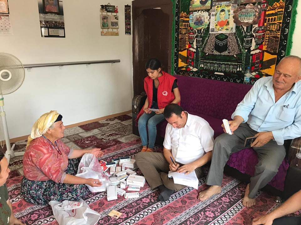 ❝Halkını yaşat ki, devlet yaşasın❞ anlayışını yüreğinde hisseden, toplumumuzun tüm kesimlerinin sorunlarını, dertlerini dinleyen bir geleneğin mensubu olarak bizler, devletimizin gülümseyen yüzü olarak bütün vatandaşlarımızla iç içe olmaya devam ediyoruz.