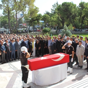 Muğla Vali Yardımcımız ve Menteşe eski Kaymakamımız Caner YILDIZ Muğla Valiliği'nde düzenlenen Devlet Töreni ile son yolculuğuna uğurlandı. - fotoğraf 2