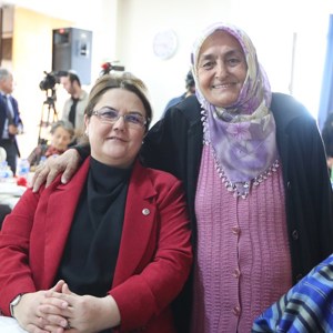 Bakanımız Derya Yanık Huzurevi Sakinleriyle Birlikte Konser İzledi - fotoğraf 3