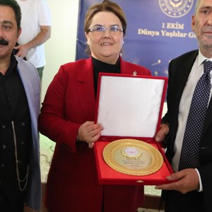 Bakanımız Derya Yanık Huzurevi Sakinleriyle Birlikte Konser İzledi - fotoğraf 4
