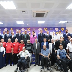 Bakanımız Derya Yanık Osmaniye'de "Dijital Bahar Odası"nin açılışını yaptı - fotoğraf 4