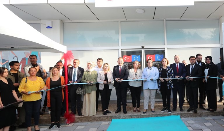 Aile ve Sosyal Hizmetler Bakanımız Derya Yanık Mersin'de Gündüzlü Bakım ve Aktif Yaşam Merkezi’nin Açılışını Yaptı