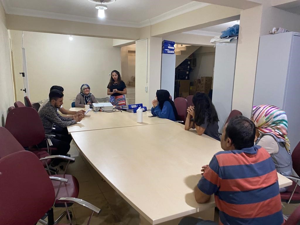 Kırıkhan Sosyal Hizmet Merkezi hizmetlerinden yararlanan vatandaşlara ‘’Çocuk Yetiştirme de Güncel Konular’’ semineri verilmiştir.