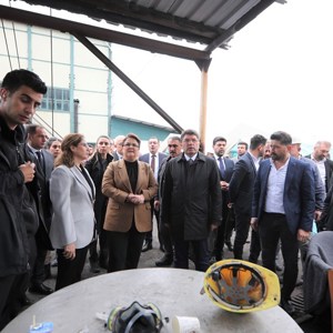 Bakanımız Derya Yanık Amasra’da Patlamanın Meydana Geldiği Maden Sahasında İncelemelerde Bulundu - fotoğraf 5