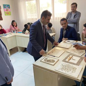 VALİ YARDIMCIMIZ MUSTAFA PALA ve İL MÜDÜRÜMÜZ İBRAHİM BAŞ GÜNDÜZ BAKIM REHABİLİTASYON VE AİLE DANIŞMA MERKEZİ MÜDÜRLÜĞÜNÜ ZİYARET ETTİLER. - fotoğraf 1