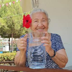 Bakanımız Derya Yanık: “Küçük ev tipi huzurevlerimizde yaşlı çiftlerimizin kendilerini evlerinde hissetmelerini sağlıyoruz” - fotoğraf 1